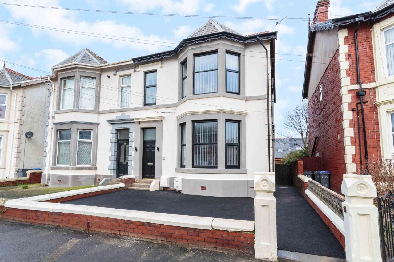 Cherry Property - Berry Apartments Blackpool Buitenkant foto